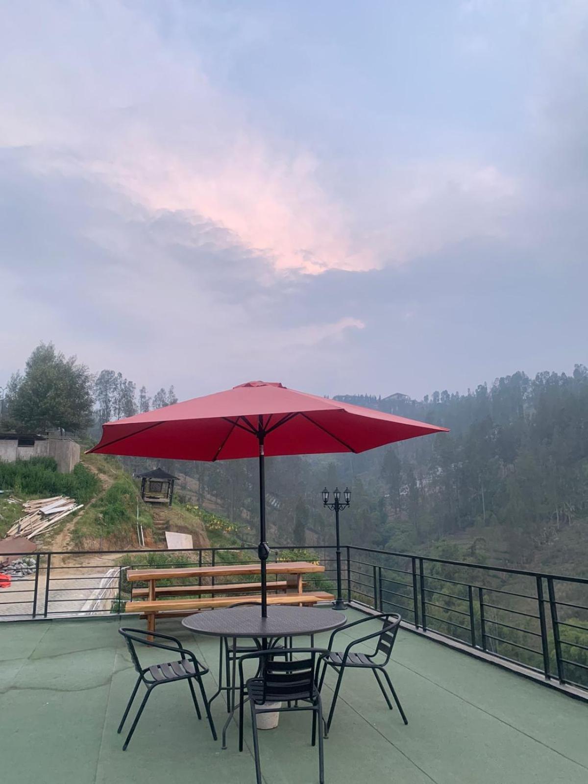 Hotel Nature Bromo And Resort パスルアン エクステリア 写真
