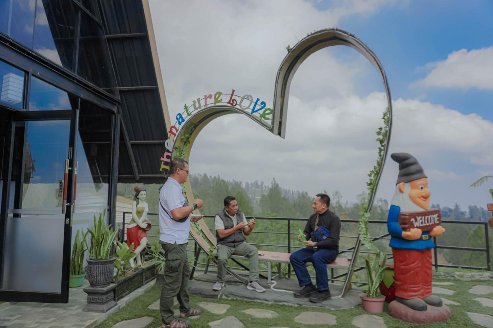 Hotel Nature Bromo And Resort パスルアン エクステリア 写真