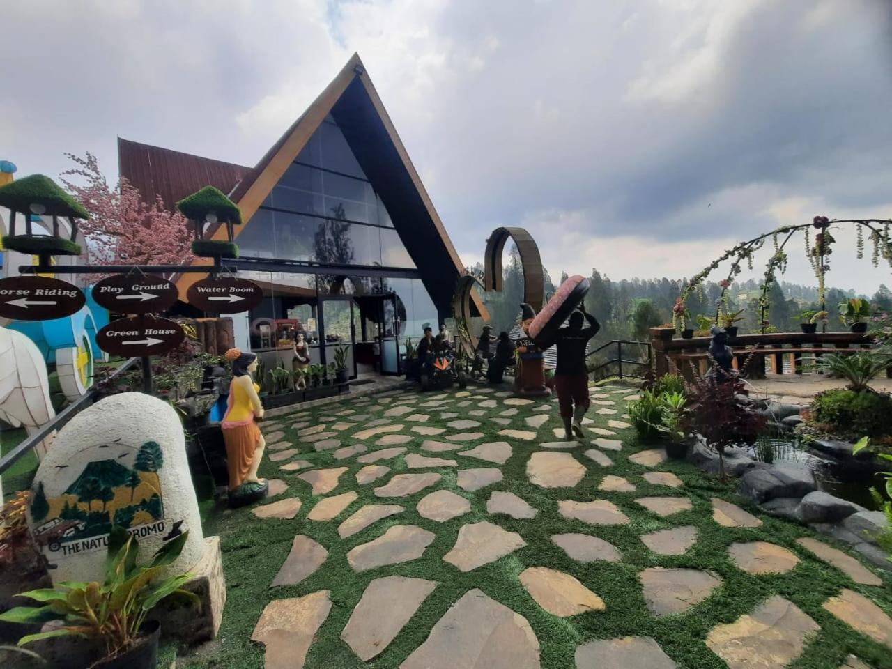 Hotel Nature Bromo And Resort パスルアン エクステリア 写真